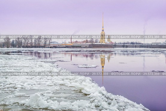 Зимний пейзаж Невы с видом на Петропавловку. Winter landscape of the Neva-river with a view of the Peter and Paul Fortress (2018 год). Стоковое фото, фотограф Baturina Yuliya / Фотобанк Лори