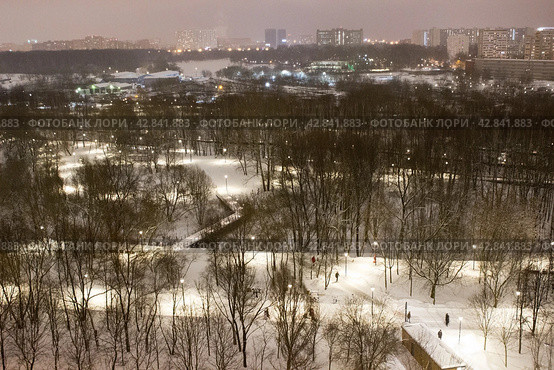 Зимний вечер в парке Яуза. Северное Медведково, Москва (2023 год). Редакционное фото, фотограф Елена Орлова / Фотобанк Лори
