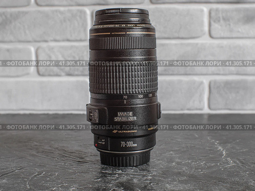 Zoom lens with a focal length of 70-300mm F4-5.6 for the EF mount. Стоковое фото, фотограф Воловодов Владимир / Фотобанк Лори