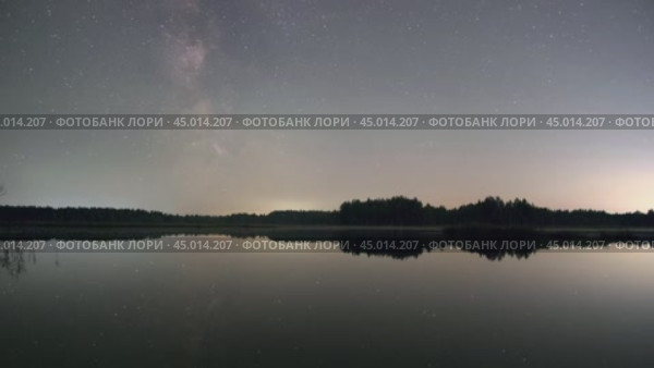 Звёздное небо над водоёмом. Стоковое видео, видеограф Павел Т. / Фотобанк Лори