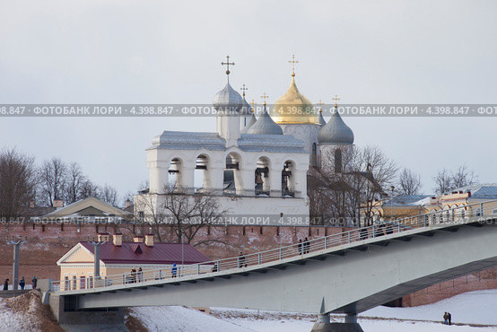 Звонница и купола Софийского собора 14-18 веков. Великий Новгород (2013 год). Стоковое фото, фотограф Литвяк Игорь / Фотобанк Лори